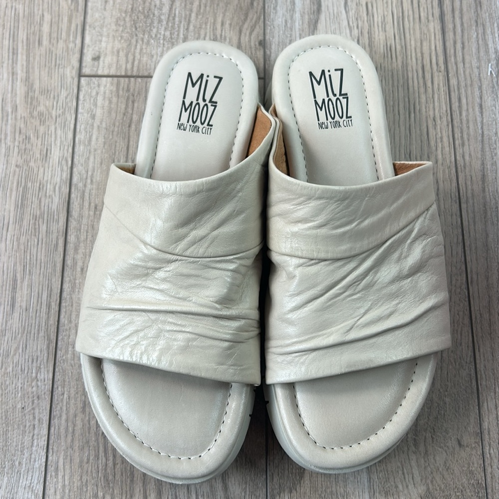 New nwot Perfect Miz Mooz Claribel Leather Slide Sandals Cream 7